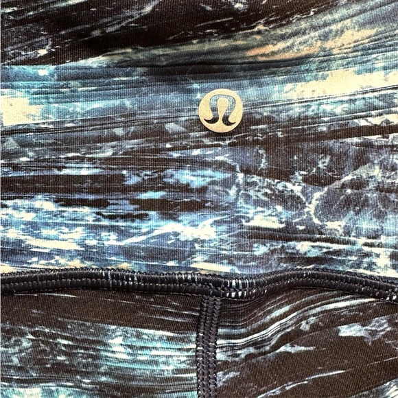 NWOT LULULEMON blue shorelines Train Times Short *6" - Picture 8 of 9